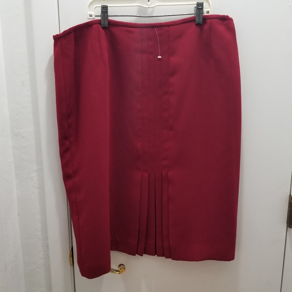 Beautiful Unbranded size 18 Skirt New without tags